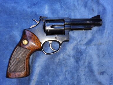Taurus revolver 4 inch  (onklaar)